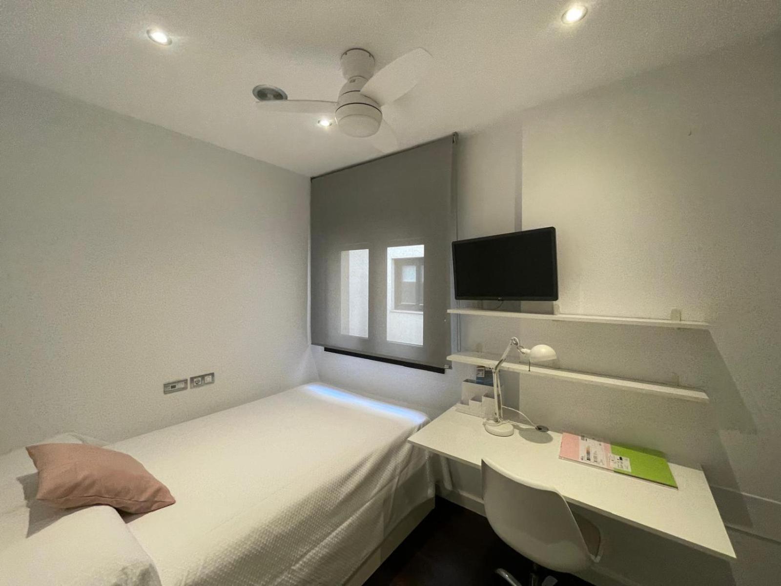 Moderno Apartamento Con Plaza De Garaje En Pleno Centro De Almería Buitenkant foto